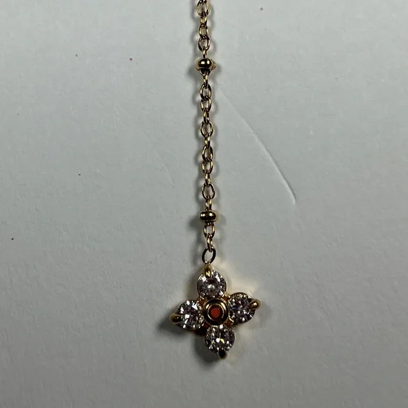 Dainty Delicate LayereClover Collarbone Lariat Style Hypoallergenic Necklace - Picture 8 of 13